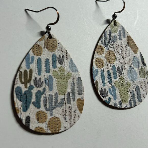 Handmade Cork on Genuine Leather Cactus Southwest Teardrop Earrings 2" New - Picture 2 of 4